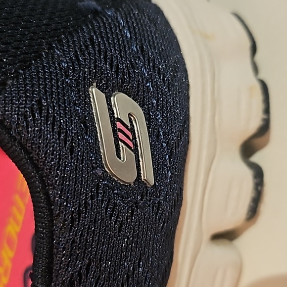 Woman Skechers memory foam US7.5 Slip on ultra lightweight - Picture 4 of 10